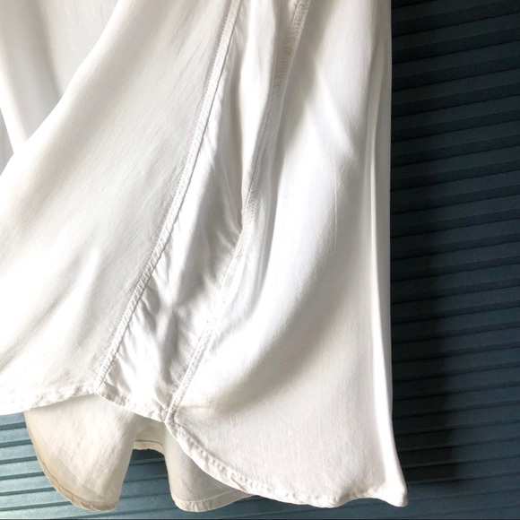 Sleeveless Top in White - Picture 4 of 6